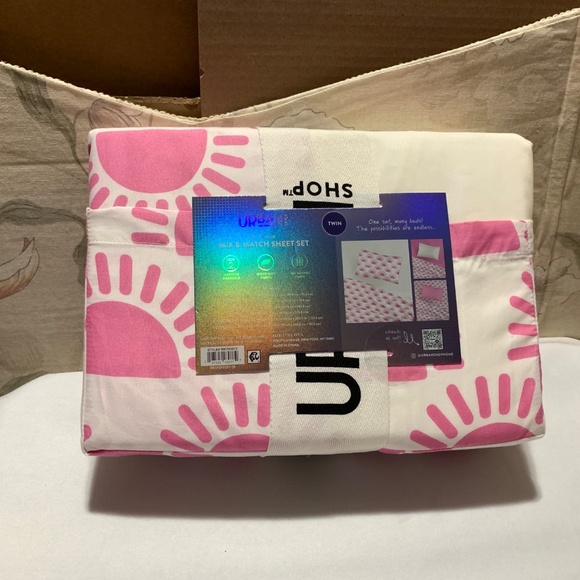 Urban Shop 6Pc Pink Sunburst Twin Mix & Match Sheet Set - NEW - Picture 2 of 2